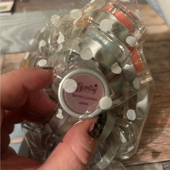 Small lot of scentsy samples - Picture 2 of 5